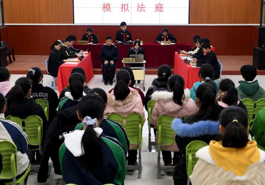 ��ģ�M��ͥ���M(j��n)У�@