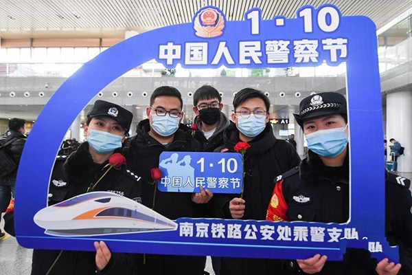 �Ͼ������e�л��(d��ng)�cף�ׂ�(g��)�����칝(ji��)��