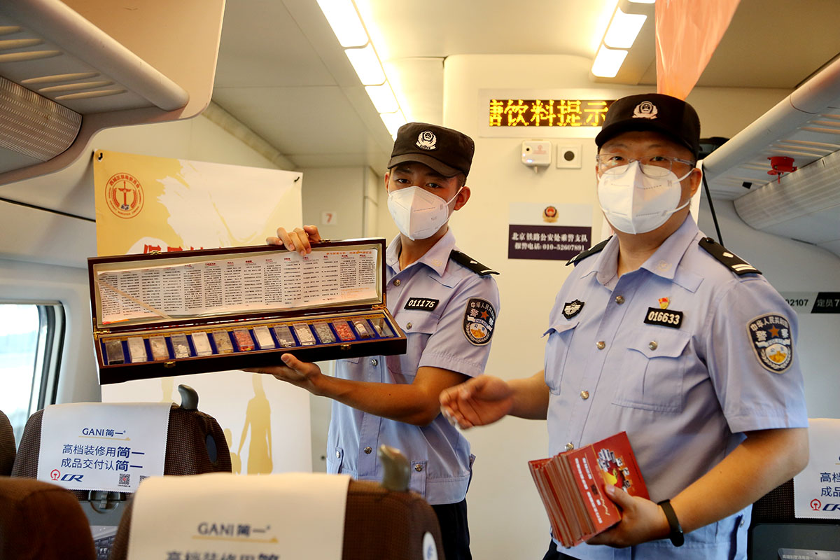 �����F����������С�������܇