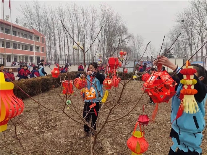 ۲�ǿh��Ȫ�ֵ�������ȫС�W(xu��)�_չ��ӭ�´��h(hu��n)�����\����չʾ��ِ�����