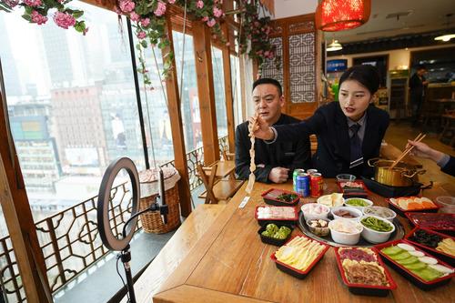 ����ƽ����ӛ�P���£�현ݶ����_�¾֡����¾͘I(y��)�ΑB(t��i)�l(f��)չ�^��