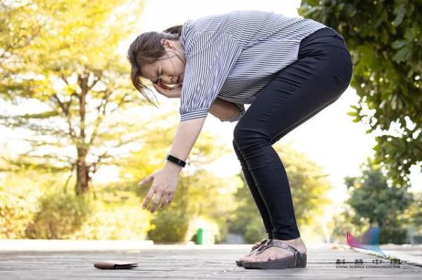 ��ʲô�׾���վ�������ǰһ������ؚѪ�᣿