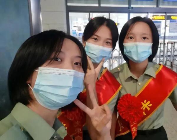 3��Ů�������ۻ�ɽ�|���ڻ�܇���������ȹ�x3��