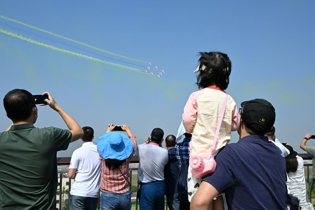 ���f���L�i���e�������ڵ�ʮ�Č��Ї���չ�]Ļ֮�H