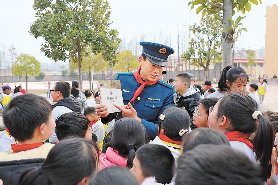 ��܊ĳ���_չ���W(xu��)���h��������Ӣ�ۂ��ˡ����}���(d��ng)