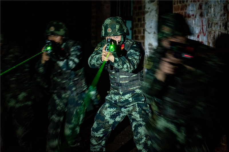 �侯�ٱ�ҹ�g�����ݾ������濰�ȴ�Ƭ��