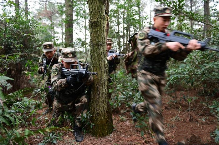 �侯�������(du��)����Ұ�I�������M(j��n)��ͽ����܊ չ�_���(xi��ng)�ݾ�