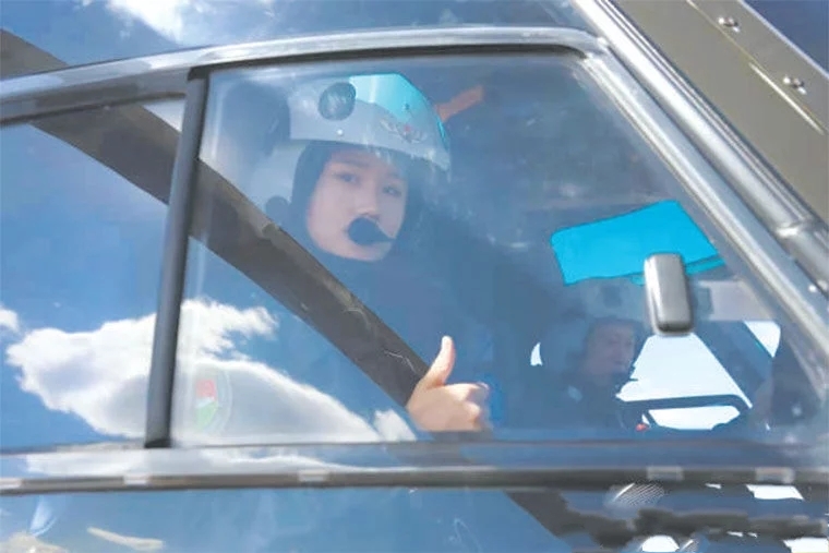 �܊�����������B(y��ng)Ů�w�ІT���F(xi��n)���a(ch��n)ĳ����ͨ��ֱ���C���w