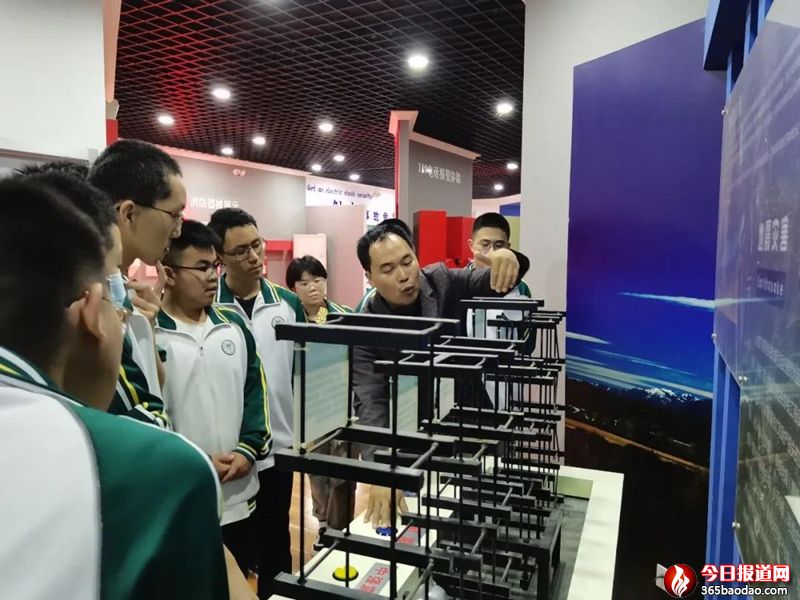   �˙C(j��)����3Dģ�M������С���H���w�(y��n)������(j��)�������w�(y��n)ʽ�W(xu��)��(x��)���ͷ���(z��i)�p��(z��i)�汾�I(l��ng)