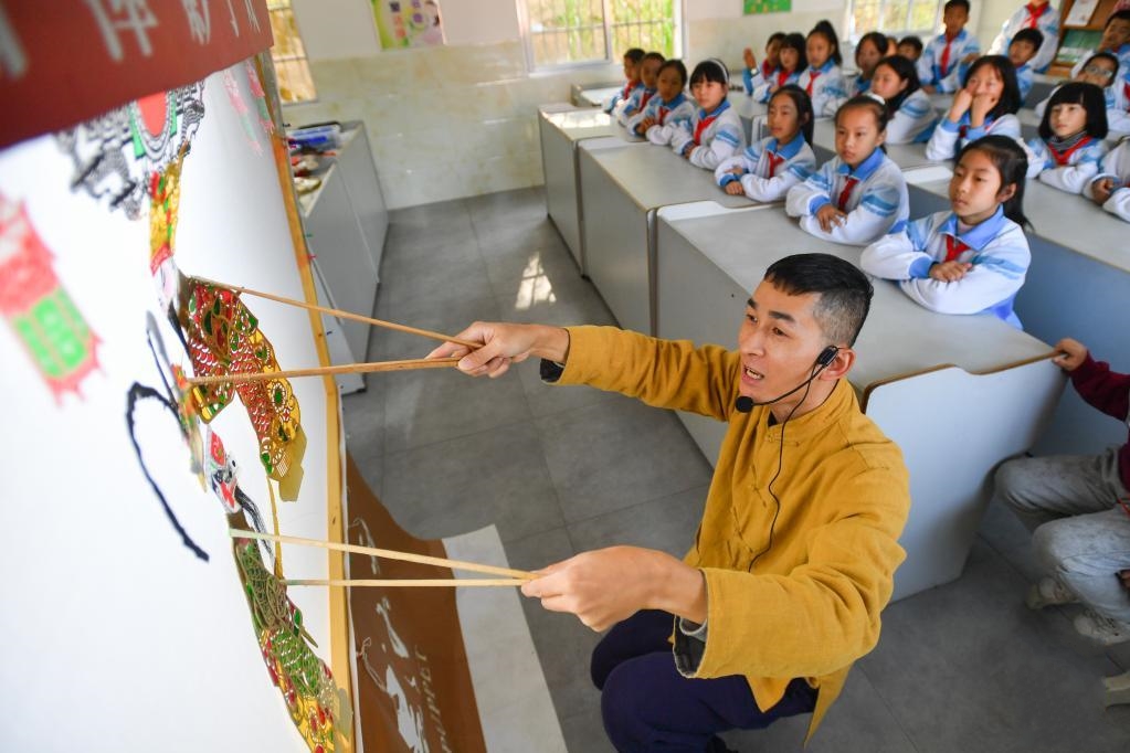 ���z�Ļ����M(j��n)�l(xi��ng)��У�@