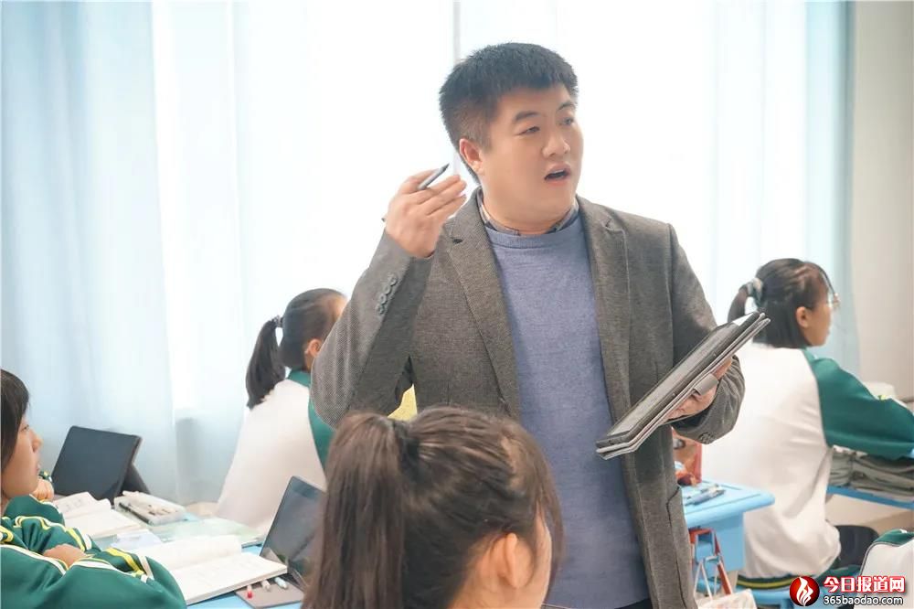  ��(zhu��n)�����I(l��ng)���ǻ��x�ܣ���(j��)���н���Ժ��(zhu��n)���W�R��(j��)�������_(k��i)չ�̌W(xu��)ҕ��(d��o)