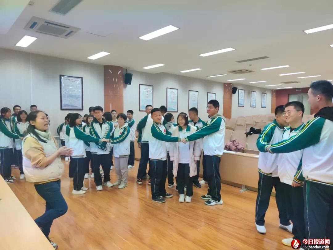 96������ί�T�����ˡ�����(j��)�����ЉѴ��������������(du��)��