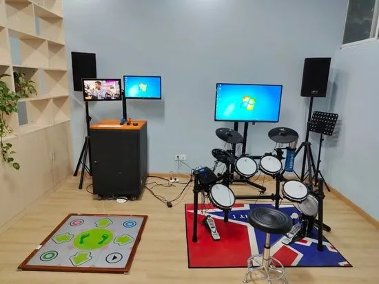  ׌���������Ҹ�������(j��)�����С��������`�Aվ���@��(j��)���п�����(hu��)����