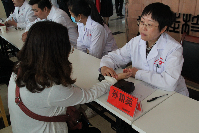 �O��Ӣ�����Мض������t(y��)�g���А��ĵġ�����Ժ�L��