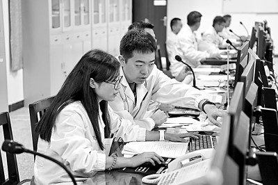 ���Ї�����ʷ�ό��¡�����״Ρ��֘ӡ���ӛ�϶���̖(h��o)̽�y���аl(f��)�F(tu��n)�(du��)