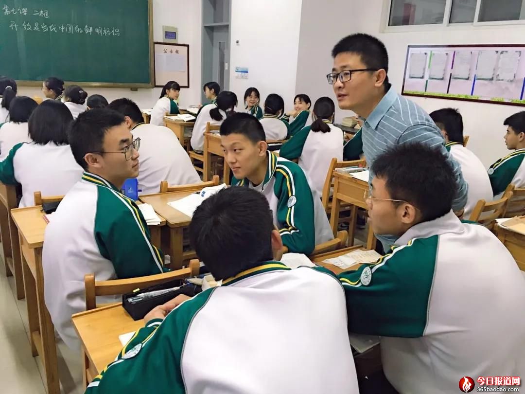 �ܸ硱�@��(ji��ng)������(j��)�����н̎������@ȫ��˼���n�̎��P(gu��n)�I��������չʾ�������(d��ng)һ�Ȫ�(ji��ng)