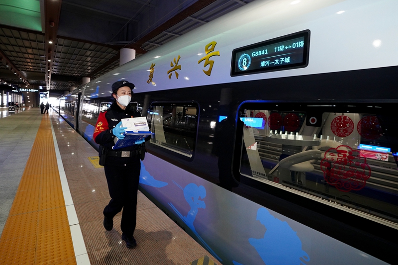 �F�����`�����Wվ�^(q��)�ﱼ��æµ�ġ�Ů�h�ӡ�