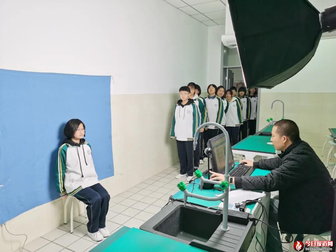 ���������������@�u��ɽ�|ʡ��ͨ��С�W(xu��)�W(xu��)�������������M(j��n)���ˡ�