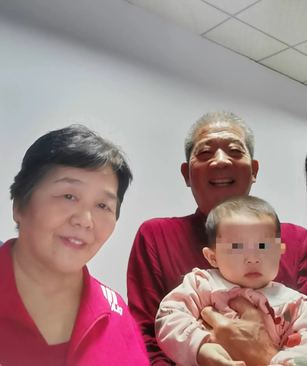 ɽ�|67�qŮ����Ȼ������Ů�Z��(d��ng)һ�r(sh��)����������n1�q������ĸ�H̻¶��������(y��ng)ԓ��(hu��)�м�