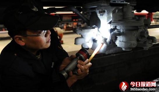  �����Ĺ�â����׷ӛ�F����ʮ�ľ����깤�̎���ģ�����a(ch��n)�h�T����