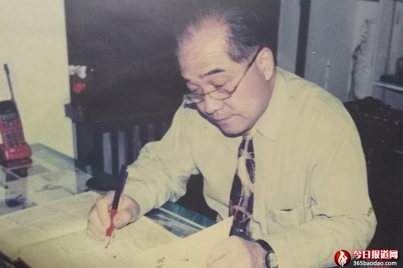 ��Сƽ��Փ�c��(x��)��ƽ�r(sh��)���Ї���ɫ���(hu��)���x˼���Ǐ�(qi��ng)������Ą������ ������40��ǰ�Ҟ�ʲôҪ���h���桶��Сƽ���x��Մ��