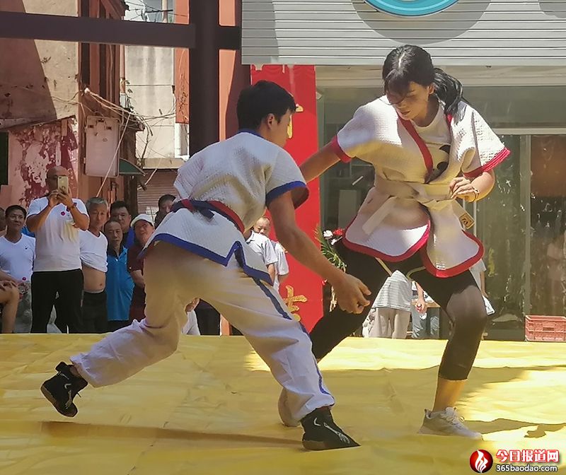  ����(��i)ӿȪ������(m��ng)�ش��^�����y(t��ng)�Ļ�����չ���ڝ�(j��)���״��e��