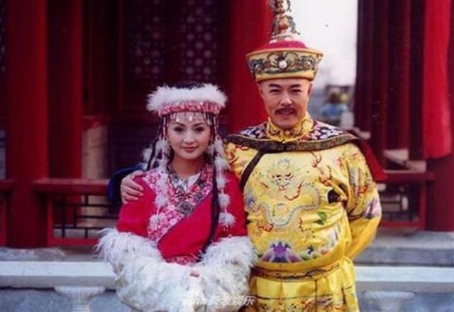 2000����25�q������������܇�����������H������^ȥ������(d��)����ĸ